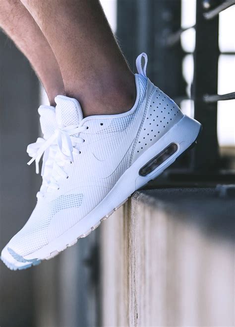 White Nike Air Max Tavas online 